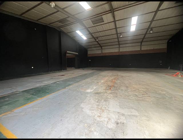 1,300M² WAREHOUSE TO LET IN ALRODE SOUTH